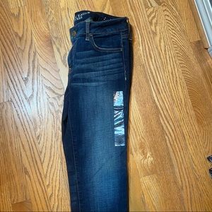 NWOT. Women’s American eagle jeans